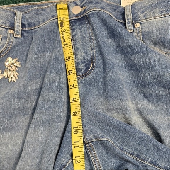 C Est 1946 Women Mid-Rise Straight Leg Jeans Size 20WP Distressed Rhinestone NWT - Picture 8 of 11